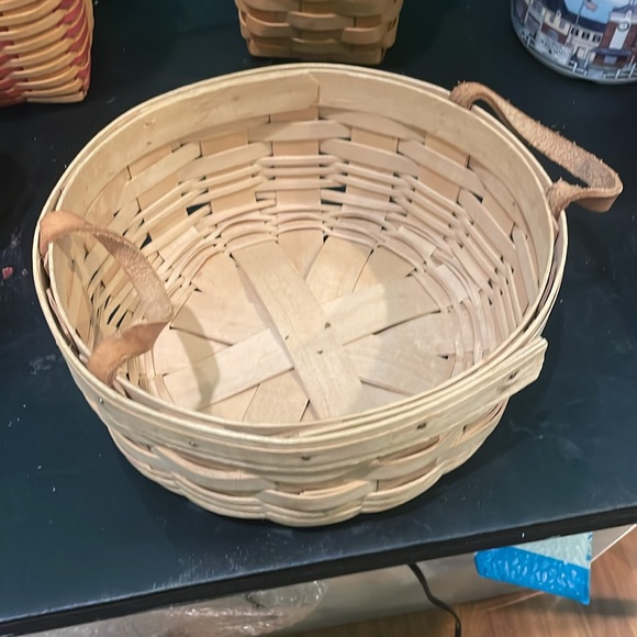 Longaberger Basket Bundle 8 baskets and 1 piece of pottery - Picture 3 of 5